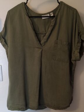 EcoThreads XL V-Neck Short Sleeve Top in Olive Green